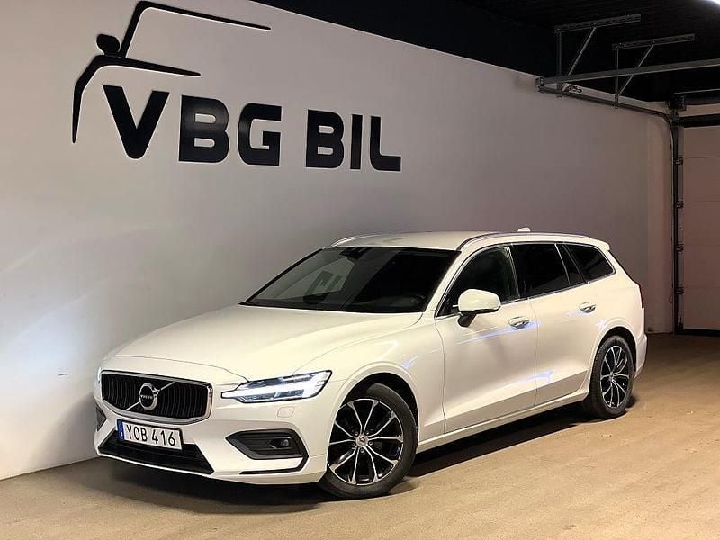 Vit Begagnad 2018 Volvo V60 Momentum Kombi | 219 000 kr (Lite dyr) - Bild 1/4