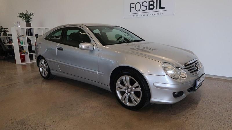 Silver Begagnad 2007 Mercedes C180 Sportkupé | 59 900 kr (Marknadspris) - Bild 1/3