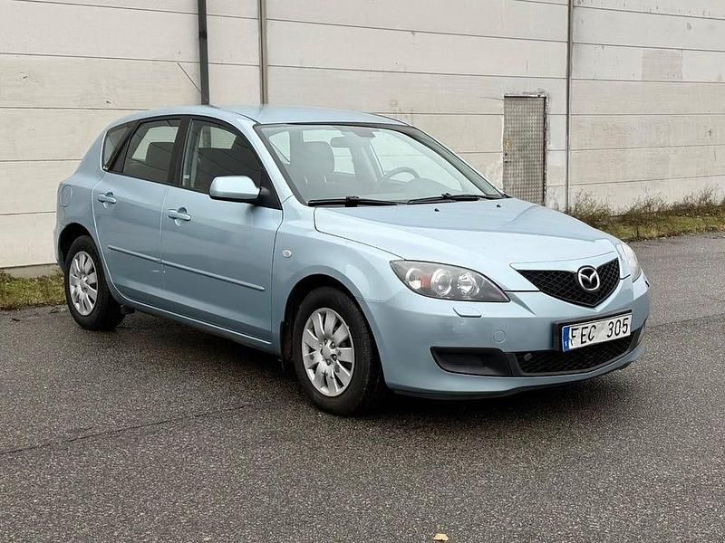 Blå Begagnad 2006 Mazda 3 Inclusive Halvkombi | 24 900 kr (Marknadspris) - Bild 1/4