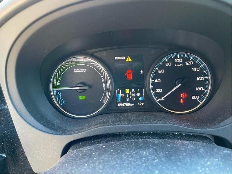 Begagnad 2015 Mitsubishi Outlander SUV | 160 000 kr - Bild 1/4