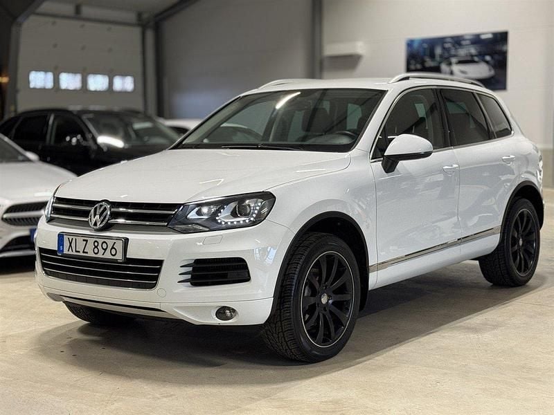 Vit Begagnad 2014 VW Touareg SUV | 159 900 kr (Marknadspris) - Bild 1/4