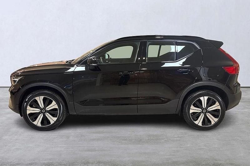 Begagnad Volvo XC40 Core 185 kW (252 HK) 2022 Svart SUV