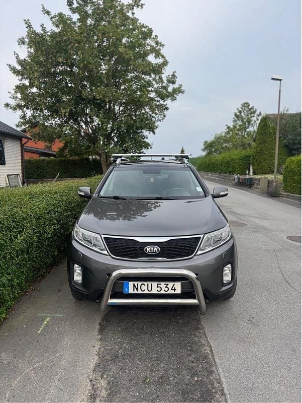 Grå Begagnad 2013 Kia Sorento SUV | 99 500 kr (Marknadspris) - Bild 1/4
