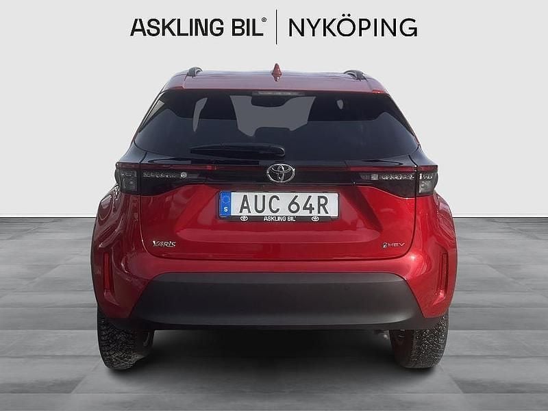 Begagnad Toyota Yaris Cross Style 92 HK (67 kW) 2025 Röd SUV