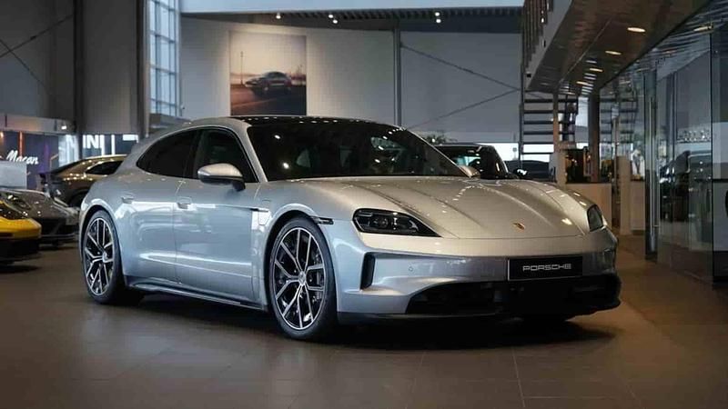 Silver Ny 2025 Porsche Taycan Sport Turismo Sedan | 1 376 800 kr - Bild 1/1