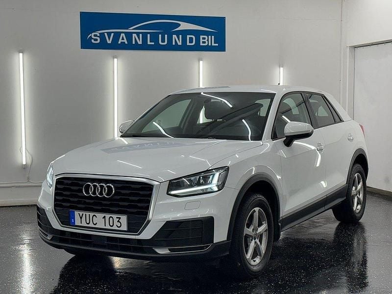 Vit Begagnad 2018 Audi Q2 Proline SUV | 209 800 kr (Marknadspris) - Bild 1/4