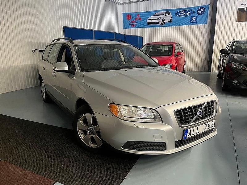 Begagnad Volvo V70 Kinetic 145 HK (106 kW) 2008 Ljusgrå Kombi