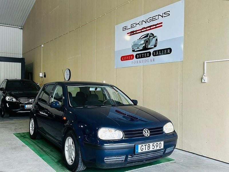 Blå Begagnad 1998 VW Golf IV Trendline Halvkombi | 24 900 kr (Lite dyr) - Bild 1/4
