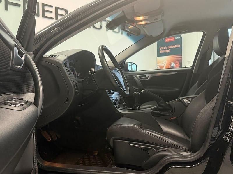 Begagnad Volvo V70 Momentum 170 HK (125 kW) 2007 Svart Kombi