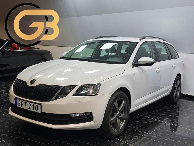 Vit Begagnad 2019 Skoda Octavia Kombi | 79 900 kr (Marknadspris) - Bild 1/4