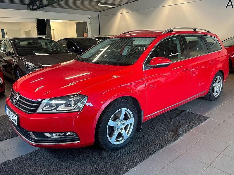Röd Begagnad 2011 VW Passat Kombi | 69 800 kr (Lite dyr) - Bild 1/4