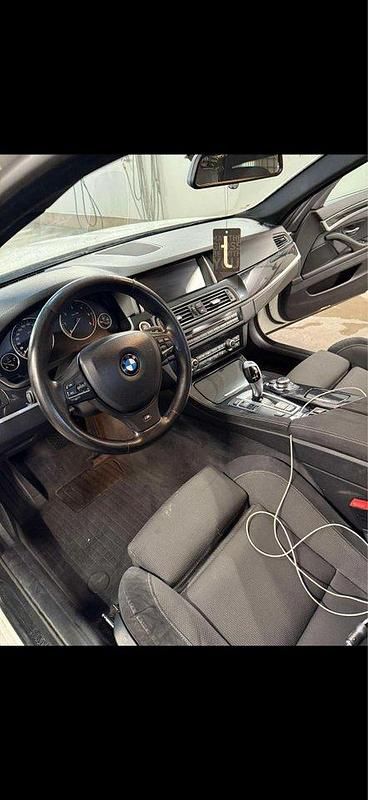 Vit Begagnad 2013 BMW 520 Kombi | 115 000 kr (Marknadspris) - Bild 1/4