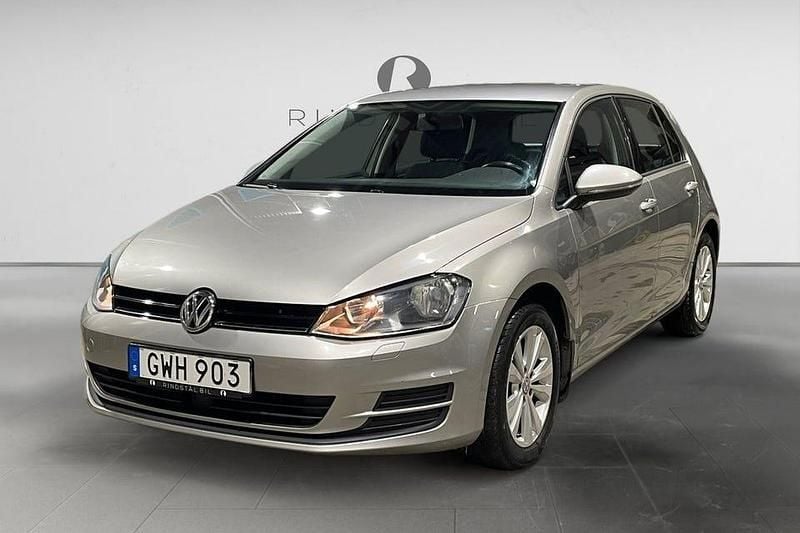 Silver Begagnad 2015 VW Golf VII Halvkombi | 106 900 kr (Bra pris) - Bild 1/3