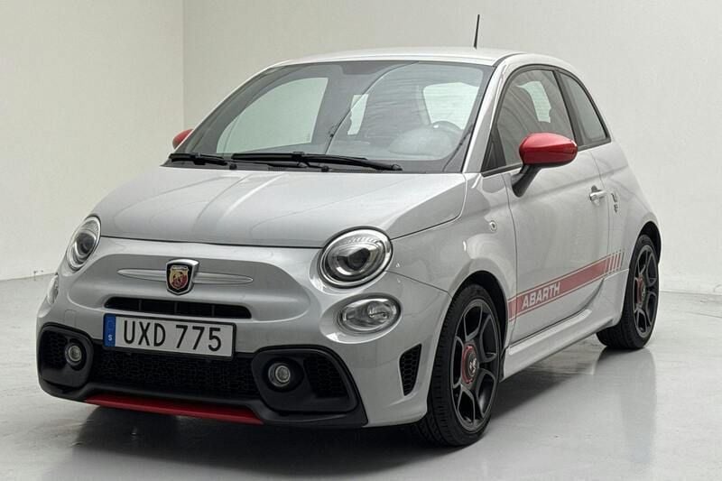 Grå Begagnad 2021 Abarth 595 Pista Halvkombi | 175 000 kr - Bild 1/4