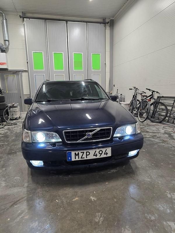 Begagnad 1999 Volvo V70 Kombi | 34 900 kr (Marknadspris) - Bild 1/4
