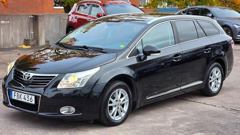 Svart Begagnad 2010 Toyota Avensis Business Edition Kombi | 64 500 kr (Marknadspris) - Bild 1/4