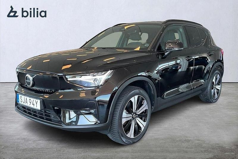 Svart Begagnad 2022 Volvo XC40 Plus SUV | 359 900 kr - Bild 1/3