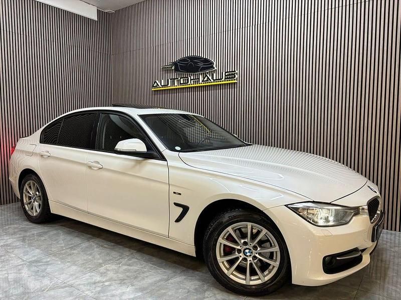 Begagnad BMW 320 Sport Line 184 HK (135 kW) 2012 Vit Sedan