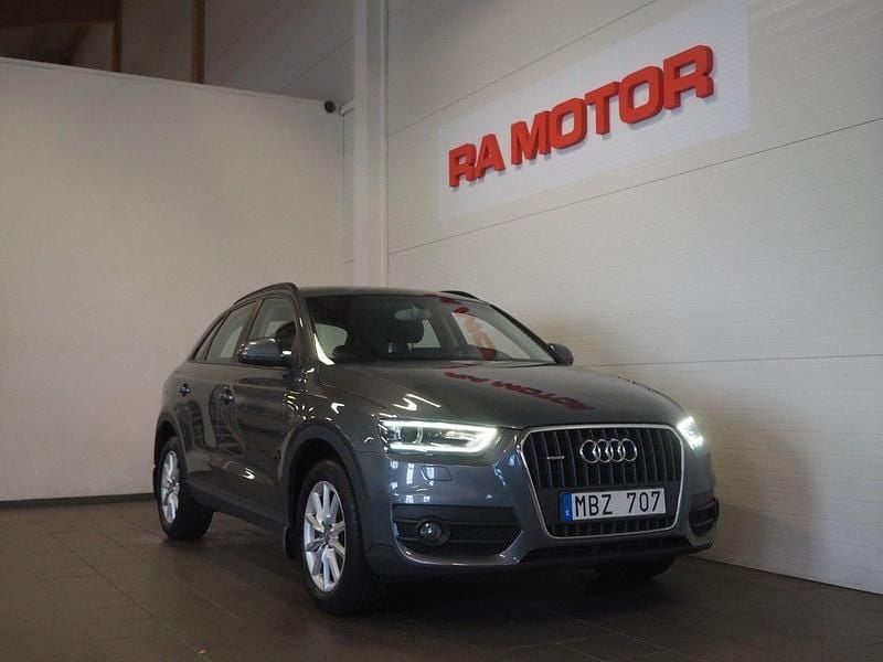 Grå Begagnad 2011 Audi Q3 Comfort SUV | 119 900 kr (Marknadspris) - Bild 1/4