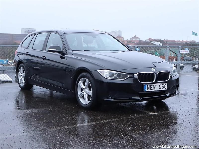 Svart Begagnad 2012 BMW 318 Kombi | 109 900 kr (Marknadspris) - Bild 1/4