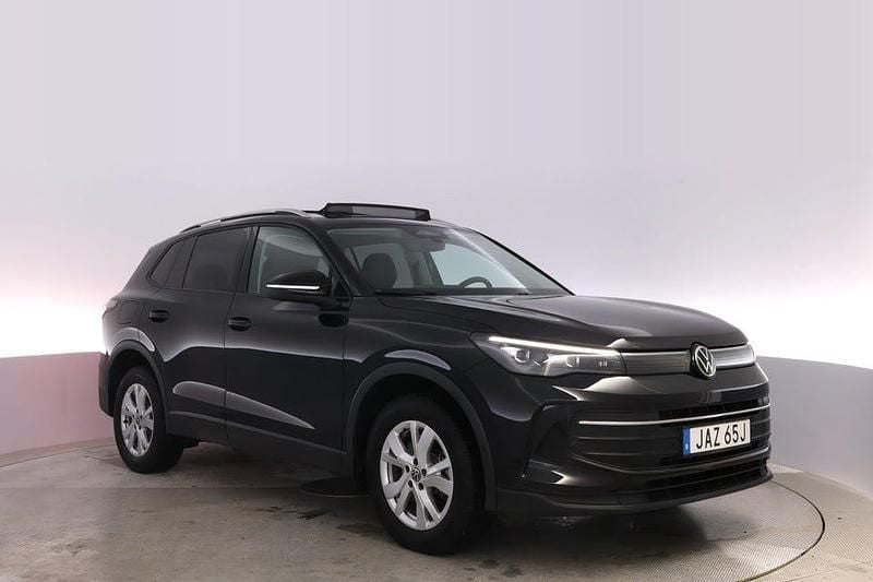 Svart Begagnad 2024 VW Tiguan Life SUV | 439 000 kr (Bra pris) - Bild 1/4