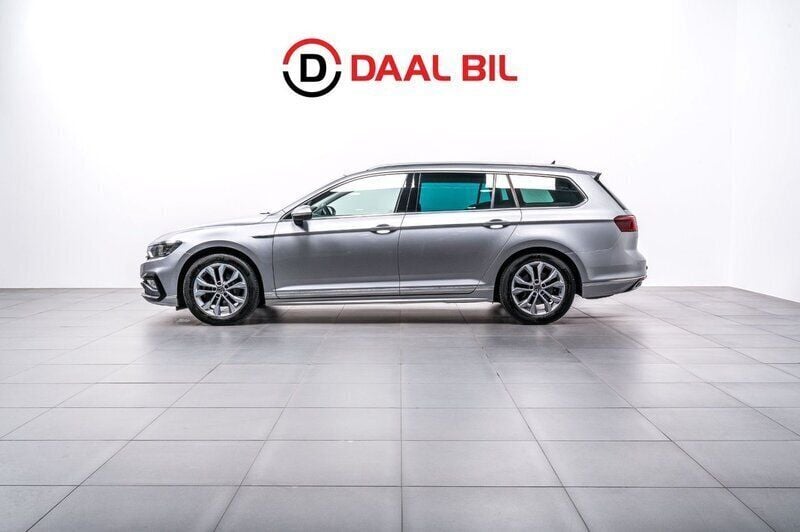 Silver Begagnad 2021 VW Passat R-line Kombi | 214 700 kr (Bra pris) - Bild 1/4