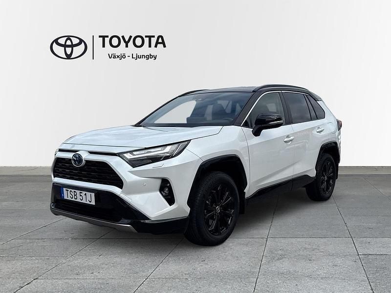 Vit Begagnad 2024 Toyota RAV4 Hybrid Style SUV | 459 000 kr (Bra pris) - Bild 1/4