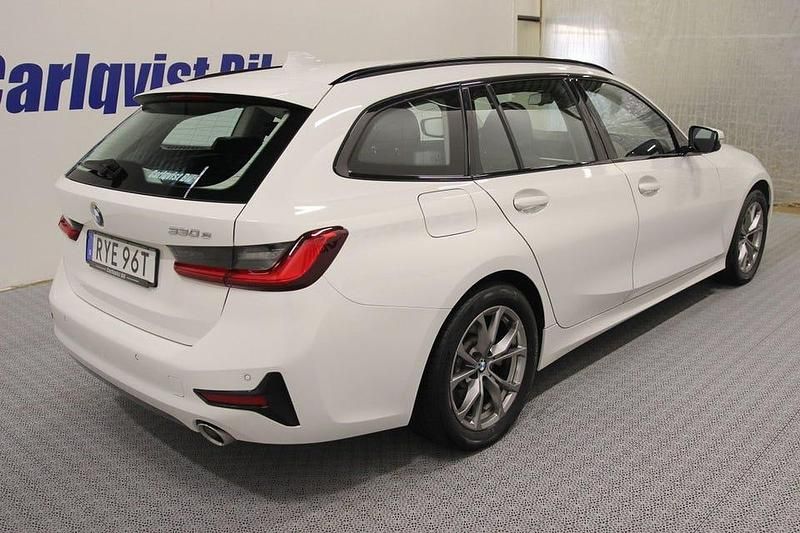 Begagnad BMW 330 Sport Line 184 HK (135 kW) 2021 Vit Kombi