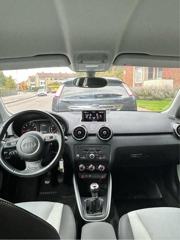 Silver Begagnad 2011 Audi A1 Halvkombi | 70 000 kr (Bra pris) - Bild 1/4