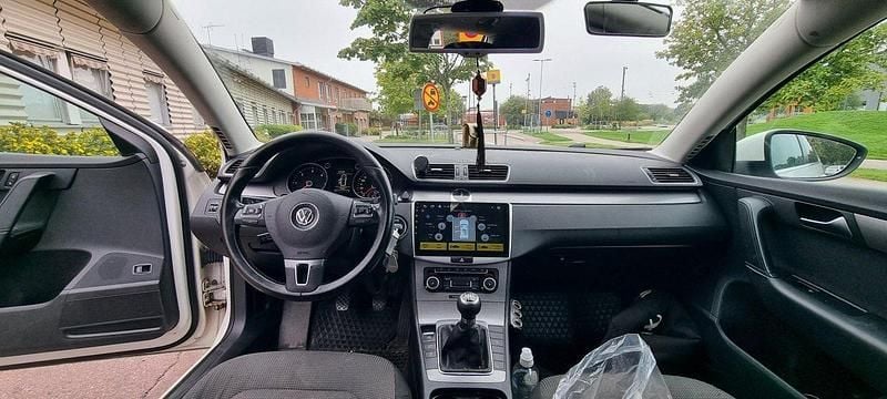 Vit Begagnad 2011 VW Passat Kombi | 37 000 kr (Bra pris) - Bild 1/4