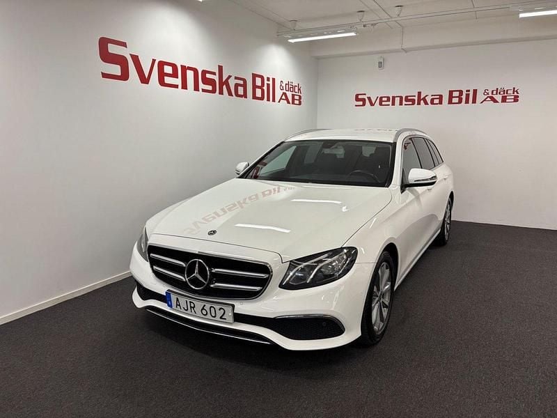 Vit Begagnad 2018 Mercedes E200 Avantgarde Kombi | 219 000 kr (Lite dyr) - Bild 1/4
