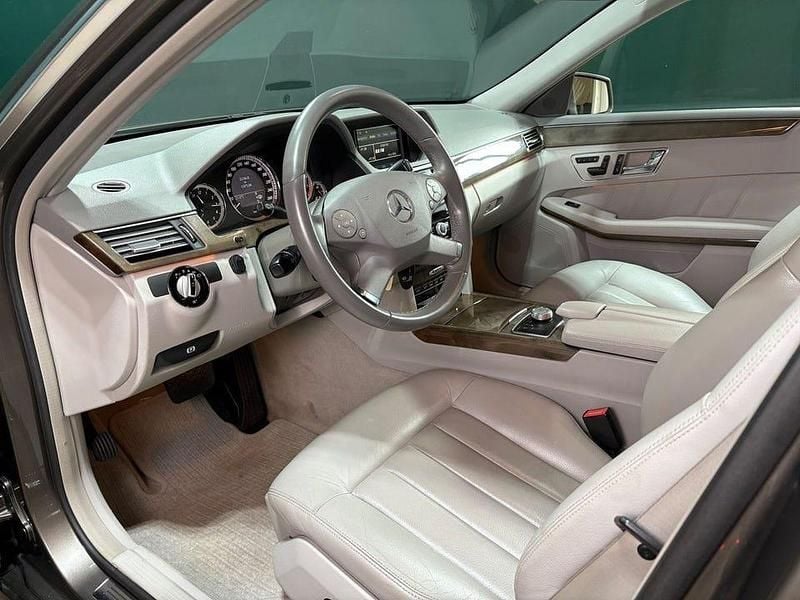 Begagnad Mercedes E350 272 HK (200 kW) 2009 Silver Sedan