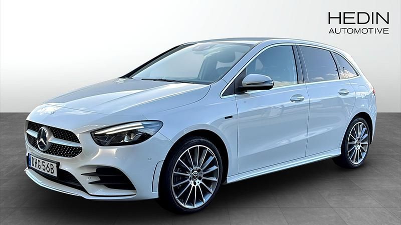 Vit (white) Begagnad 2020 Mercedes B250e AMG Minibuss | 289 000 kr - Bild 1/4