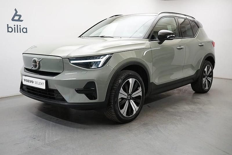 Grön Begagnad 2022 Volvo XC40 Core SUV | 339 900 kr (Lite dyr) - Bild 1/4