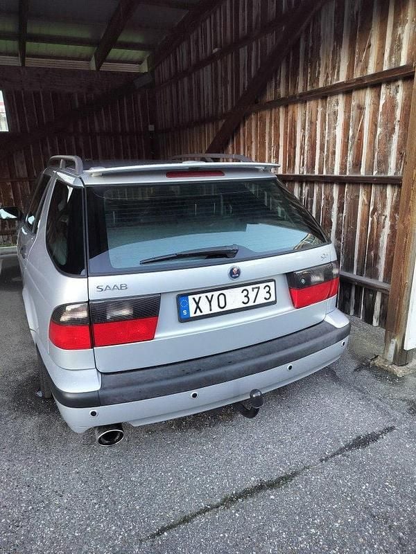 Silver Begagnad 2000 Saab 9-5 Aero Kombi | 22 000 kr (Dyr) - Bild 1/4