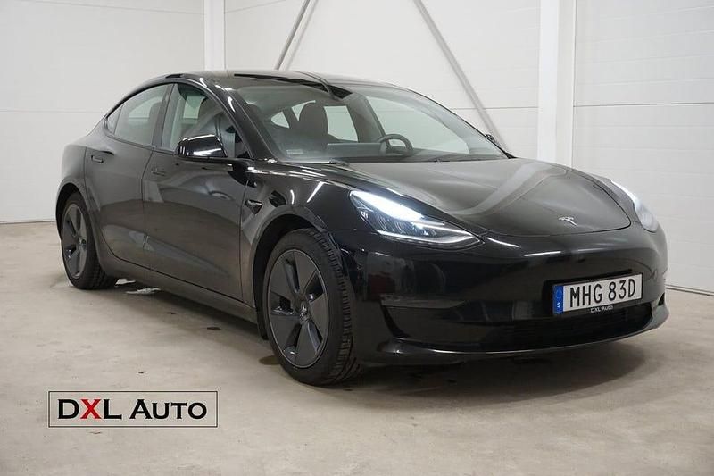 Svart Begagnad 2021 Tesla Model 3 Long Range AWD Sedan | 228 900 kr (Bra pris) - Bild 1/4