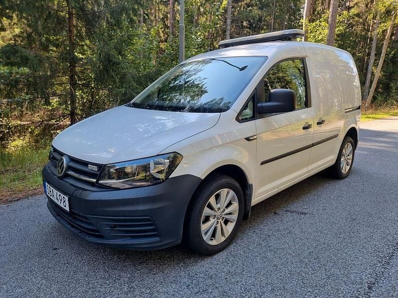 Vit Begagnad 2018 VW Caddy Minibuss | 109 900 kr (Superpris) - Bild 1/4