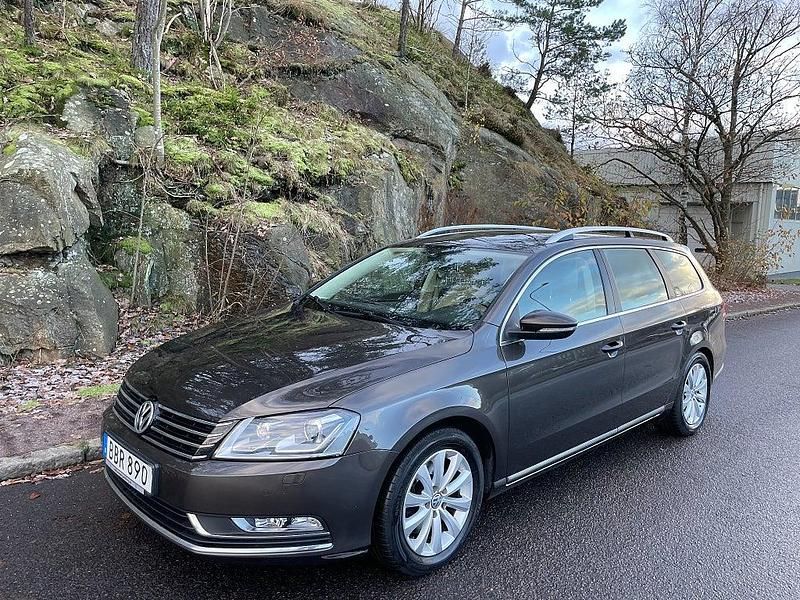 Mörkbrun Begagnad 2014 VW Passat Kombi | 84 900 kr (Bra pris) - Bild 1/4