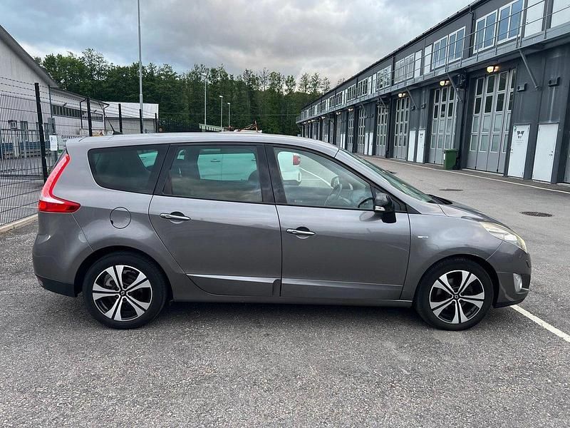 Grå Begagnad 2012 Renault Grand Scénic III Bose Edition Minibuss | 79 000 kr (Marknadspris) - Bild 1/4