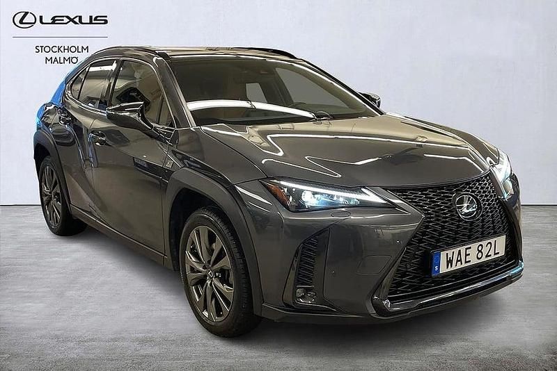 Begagnad Lexus UX 250h E-FOUR 186 HK (136 kW) 2022 Grå SUV