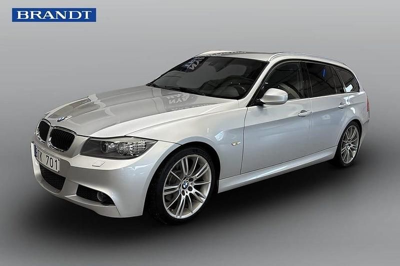 Ljusgrå (grå) Begagnad 2010 BMW 320 Comfort Edition Kombi | 134 000 kr - Bild 1/4