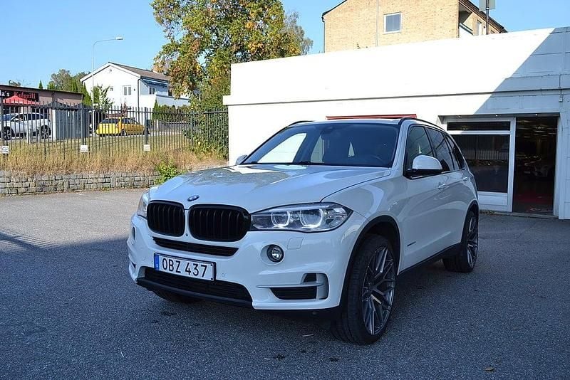 Vit Begagnad 2015 BMW X5 SUV | 244 900 kr (Bra pris) - Bild 1/4