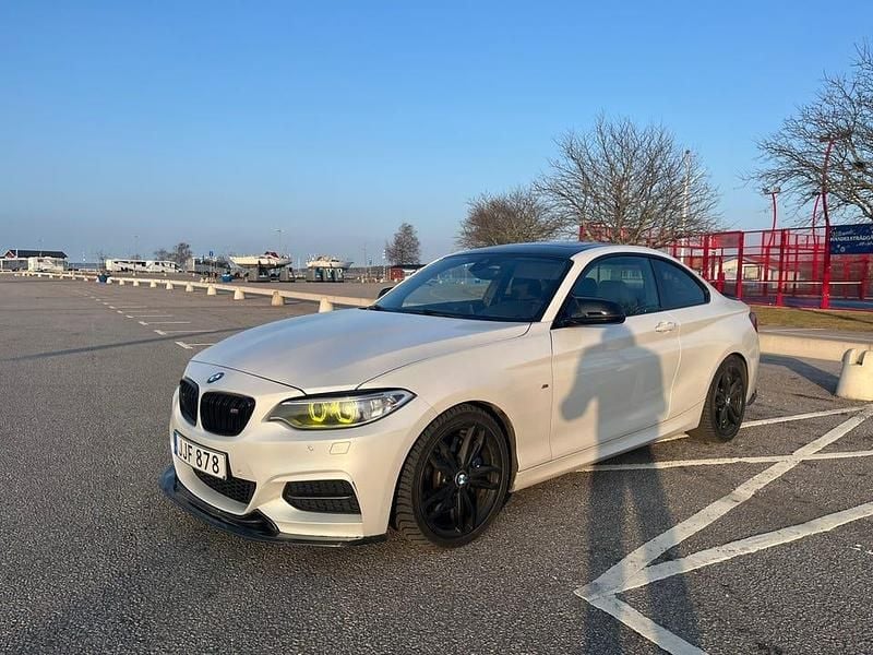Begagnad BMW M235 326 HK (239 kW) 2014 Metallic vit Sportkupé