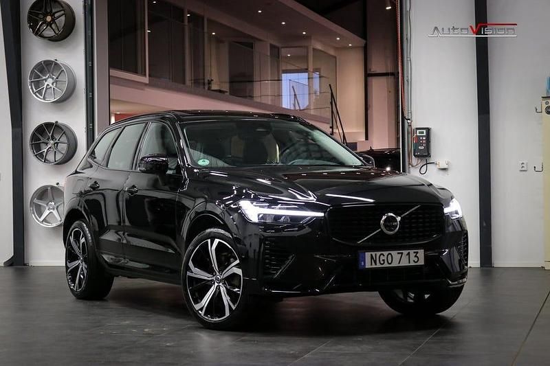 Svart Begagnad 2023 Volvo XC60 R-Design SUV | 479 900 kr (Dyr) - Bild 1/4