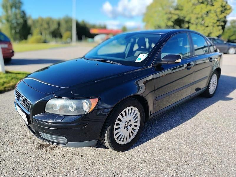 Svart Begagnad 2004 Volvo S40 Sedan | 28 900 kr (Marknadspris) - Bild 1/4