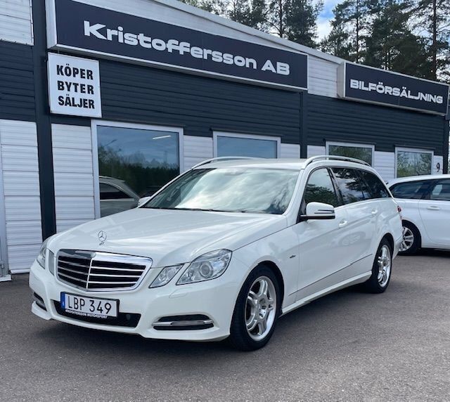 Vit Begagnad 2010 Mercedes E220 Avantgarde Kombi | 79 000 kr - Bild 1/4