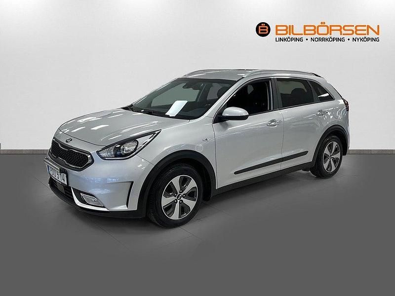 Grå Begagnad 2016 Kia Niro Advance SUV | 159 900 kr (Marknadspris) - Bild 1/4