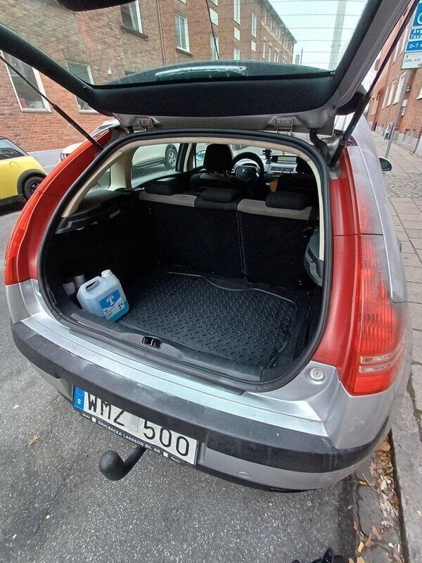 Silver Begagnad 2005 Citroën C4 Halvkombi | 35 000 kr - Bild 1/4
