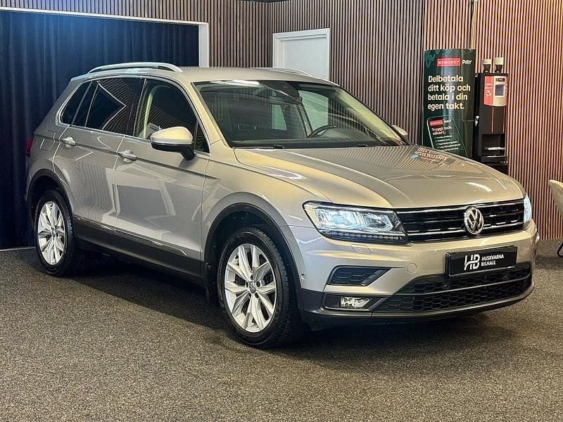 Silver Begagnad 2018 VW Tiguan SUV | 204 900 kr (Bra pris) - Bild 1/4