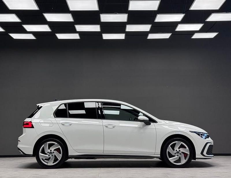 Begagnad VW Golf VIII GTE 245 HK (180 kW) 2020 Vit Halvkombi